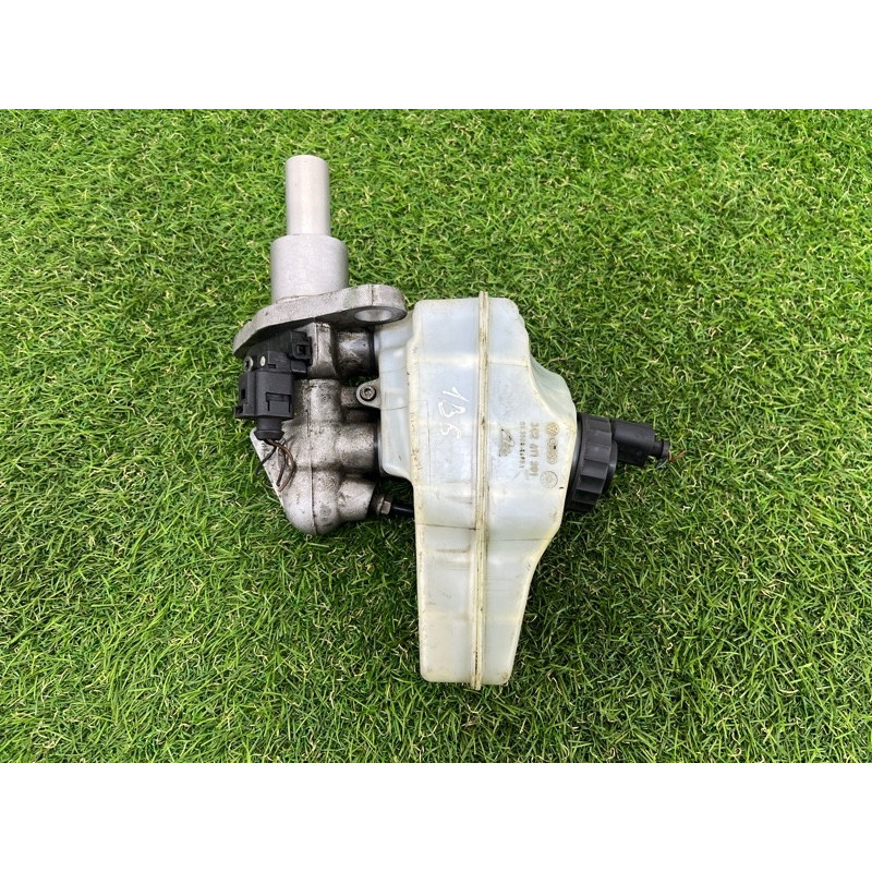 Главный тормозной цилиндр (тормозная система) Volkswagen Passat B6 2008 2.0 BKP 2577wjt8