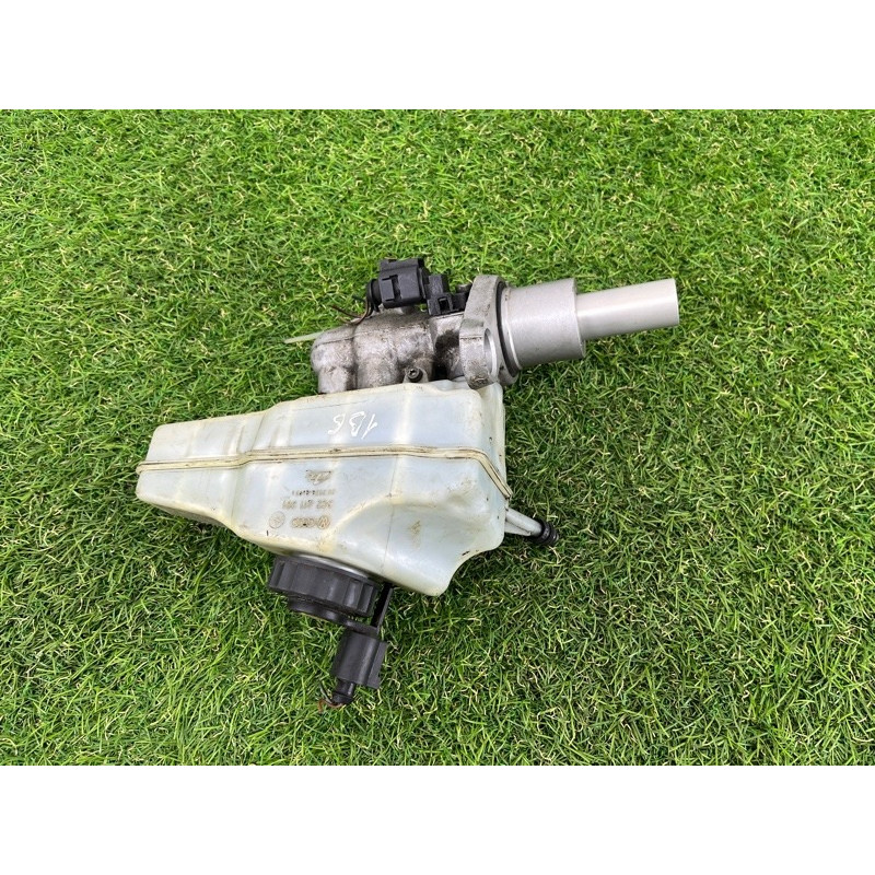 Главный тормозной цилиндр (тормозная система) Volkswagen Passat B6 2008 2.0 BKP 2577wjt8