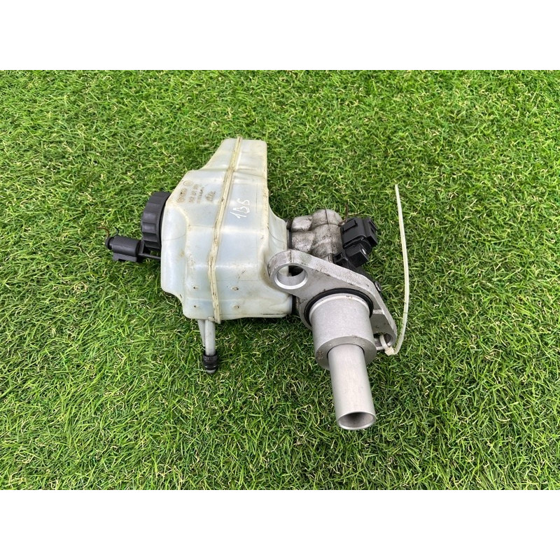 Главный тормозной цилиндр (тормозная система) Volkswagen Passat B6 2008 2.0 BKP 2577wjt8