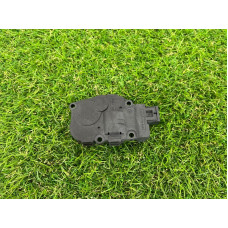 Привід заслонки обігрівача