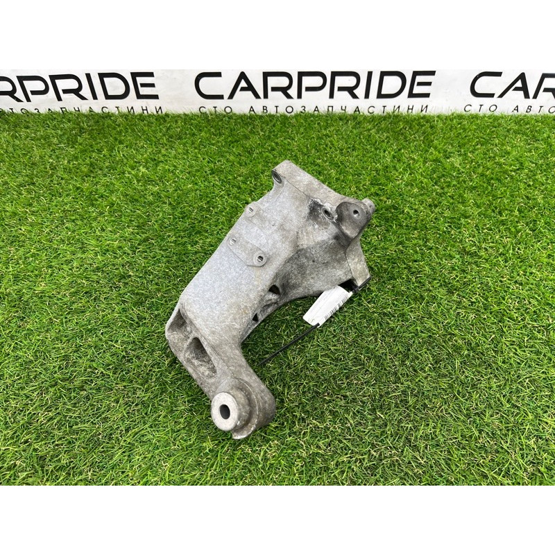 Кронштейн подушки двигателя (кронштейны двигателя) Mercedes-Benz C-class W203 2007 3.0 a2722232704