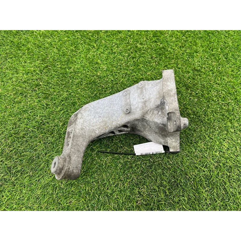 Кронштейн подушки двигателя (кронштейны двигателя) Mercedes-Benz C-class W203 2007 3.0 a2722232704