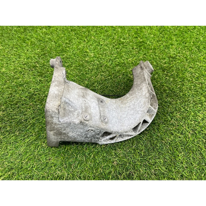 Кронштейн подушки двигателя (кронштейны двигателя) Mercedes-Benz C-class W203 2007 3.0 a2722232704