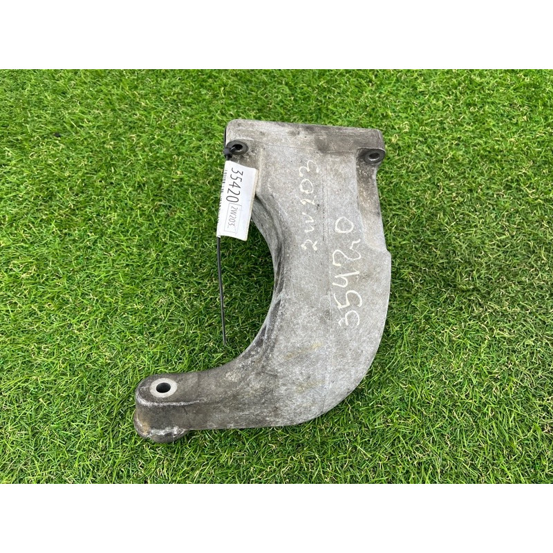 Кронштейн подушки двигателя (кронштейны двигателя) Mercedes-Benz C-class W203 2007 3.0 a2722232704