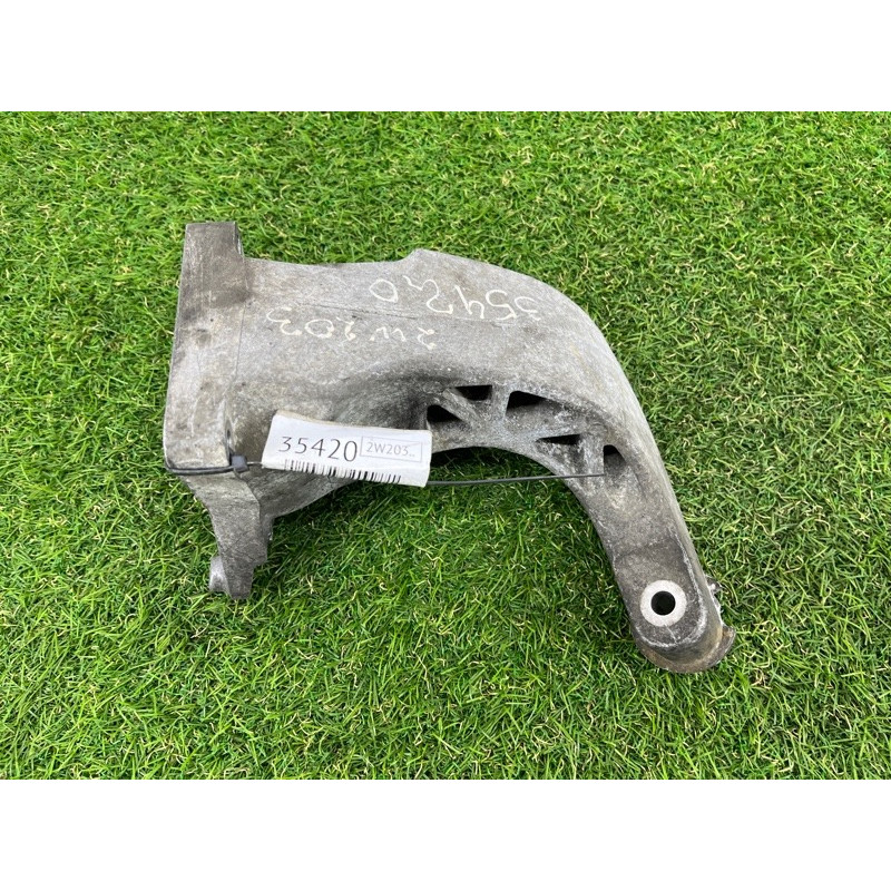 Кронштейн подушки двигателя (кронштейны двигателя) Mercedes-Benz C-class W203 2007 3.0 a2722232704