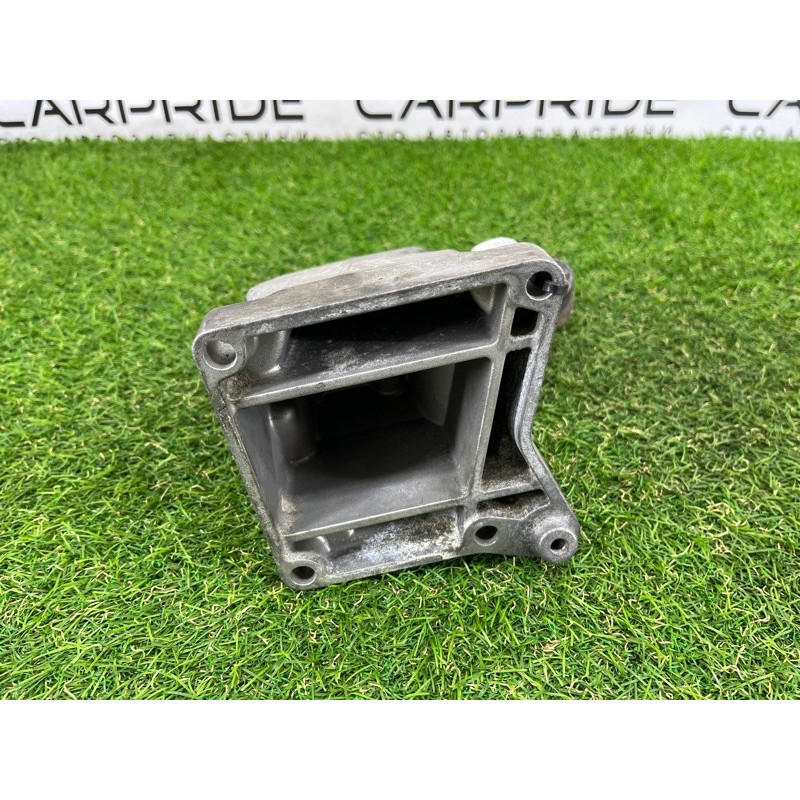 Кронштейн подушки двигателя (кронштейны двигателя) Mercedes-Benz C-class W203 2007 3.0 a2722232704