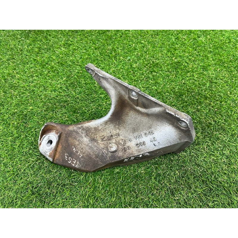 Кронштейн подушки двигателя (кронштейны двигателя) BMW X5 E53 2003 M62B44 22116751345