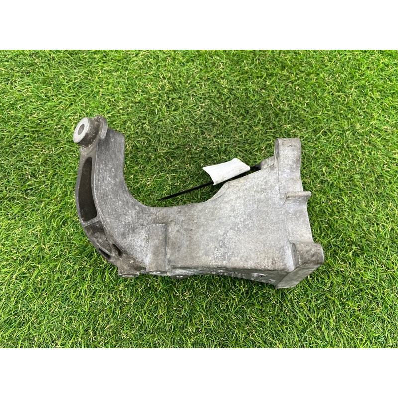 Кронштейн подушки двигателя (кронштейны двигателя) Mercedes-Benz C-class W203 2007 3.0 a2722232804