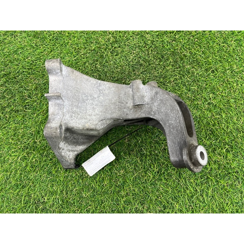 Кронштейн подушки двигателя (кронштейны двигателя) Mercedes-Benz C-class W203 2007 3.0 a2722232804