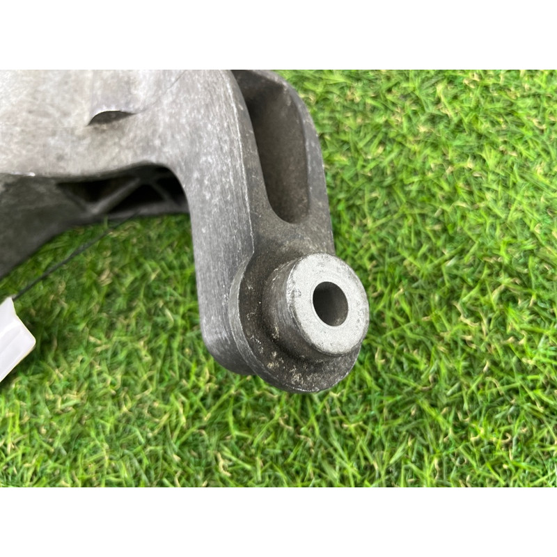 Кронштейн подушки двигателя (кронштейны двигателя) Mercedes-Benz C-class W203 2007 3.0 a2722232804