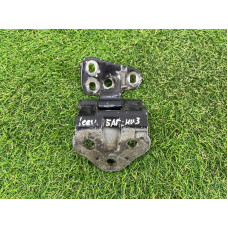 Петля багажника