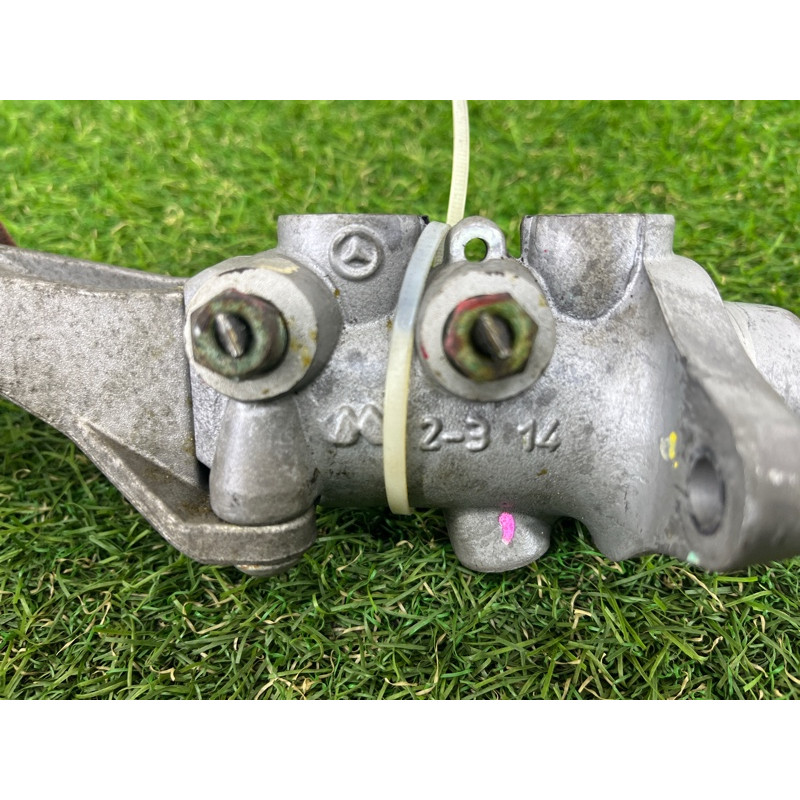 Головний гальмівний циліндр (гальмівна система) Mercedes-Benz GL X164 2012 4.6 A1644300401