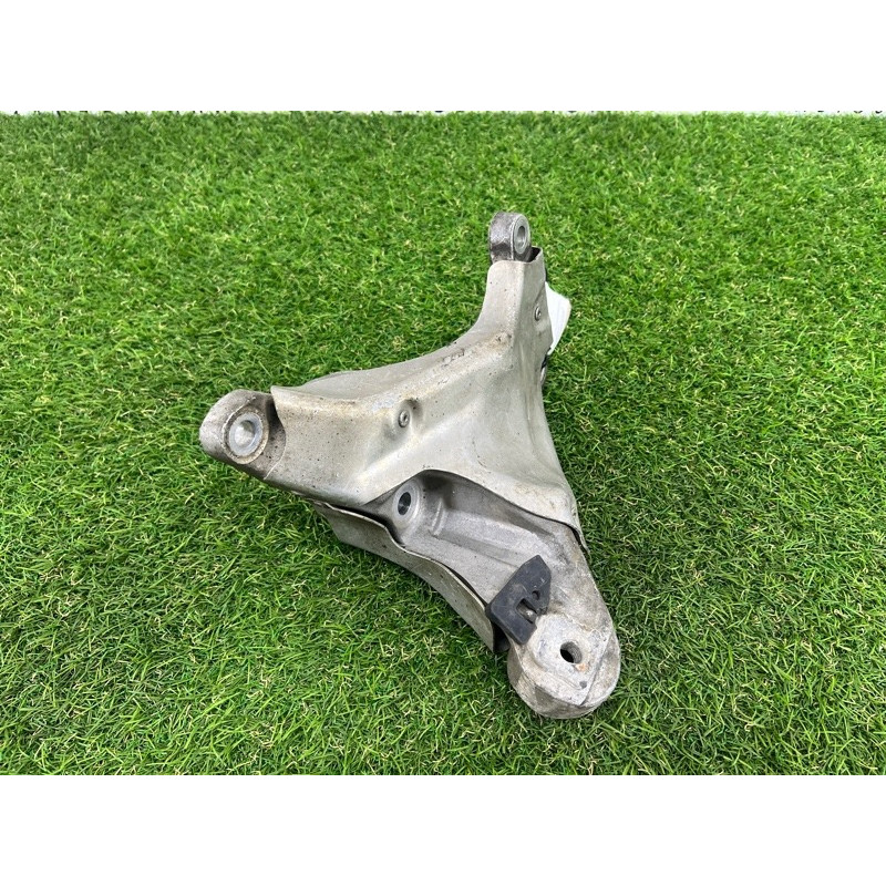 Кріплення подушки двигуна (кронштейни двигуна) BMW 3-series E92 2010 3.0 N54 22116772344