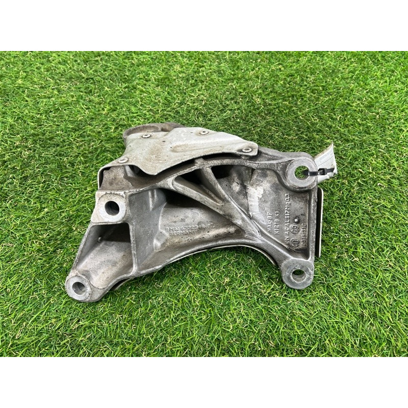 Кріплення подушки двигуна (кронштейни двигуна) BMW 3-series E92 2010 3.0 N54 22116772344