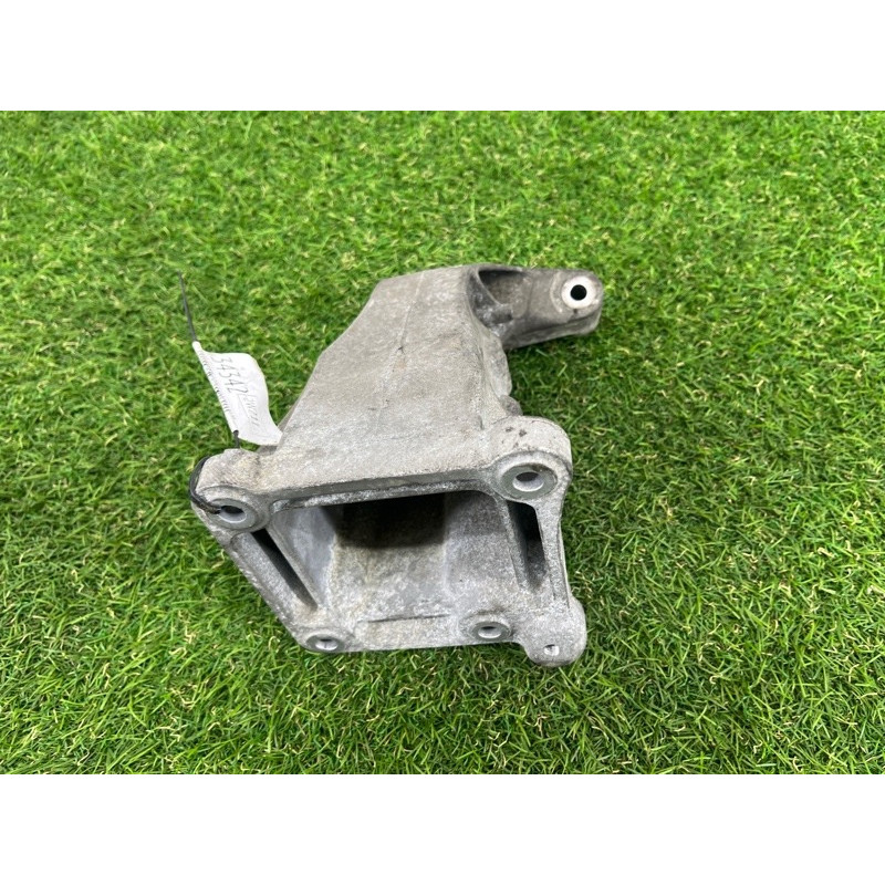 Кронштейн подушки двигателя (кронштейны двигателя) Mercedes-Benz E-class W211 2008 3.5 a2722232304