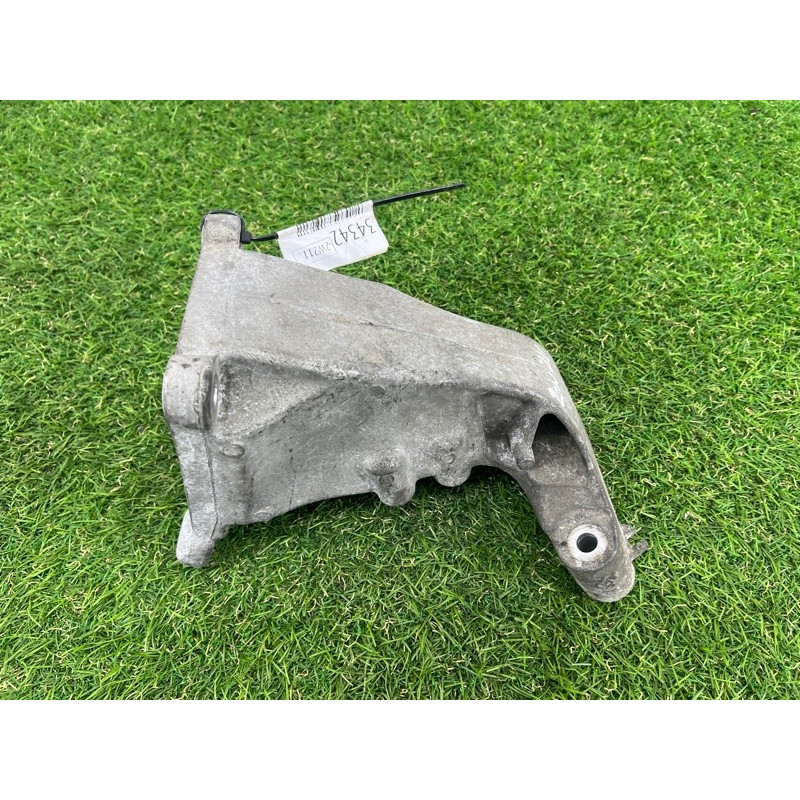 Кронштейн подушки двигателя (кронштейны двигателя) Mercedes-Benz E-class W211 2008 3.5 a2722232304