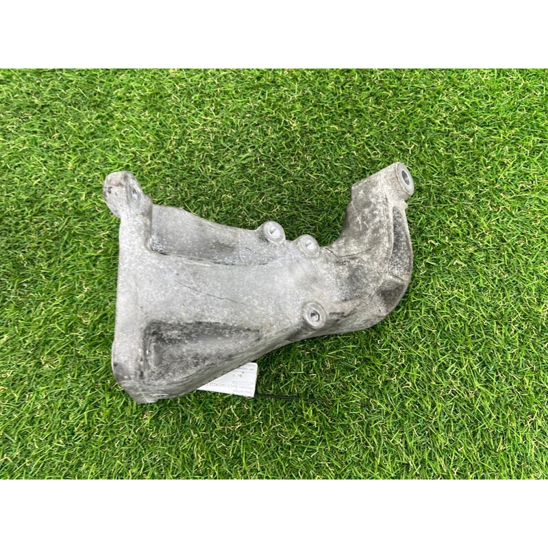 Кронштейн подушки двигателя (кронштейны двигателя) Mercedes-Benz E-class W211 2008 3.5 a2722232304