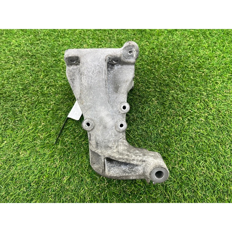 Кронштейн подушки двигателя (кронштейны двигателя) Mercedes-Benz E-class W211 2008 3.5 a2722232304