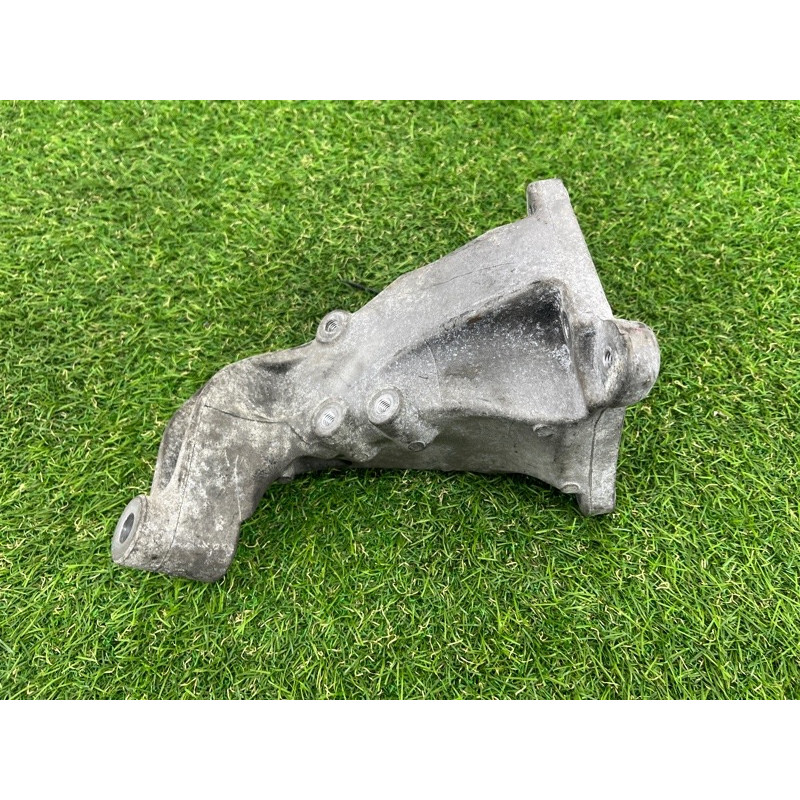 Кронштейн подушки двигателя (кронштейны двигателя) Mercedes-Benz E-class W211 2008 3.5 a2722232304