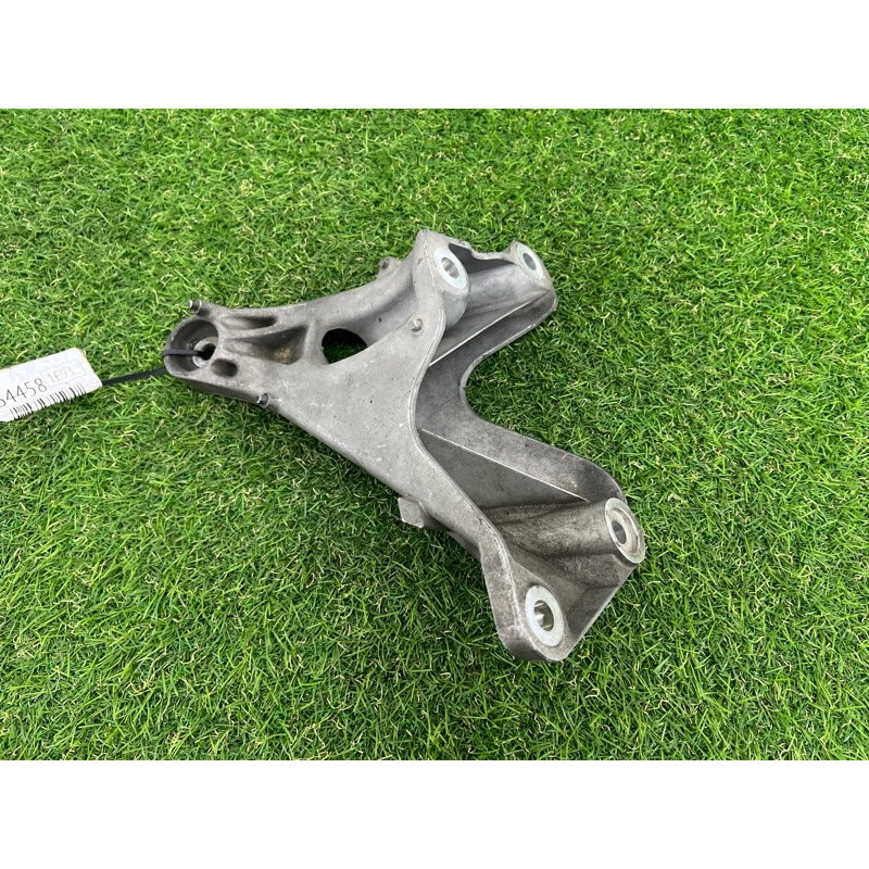 Кріплення подушки двигуна (кронштейни двигуна) BMW 3-series E93 2010 3.0 N52 22116779370