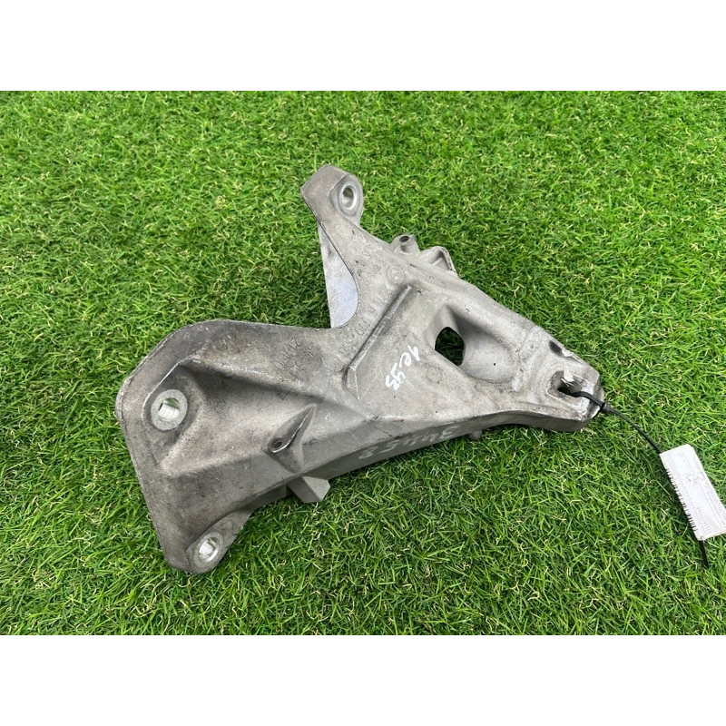 Кріплення подушки двигуна (кронштейни двигуна) BMW 3-series E93 2010 3.0 N52 22116779370