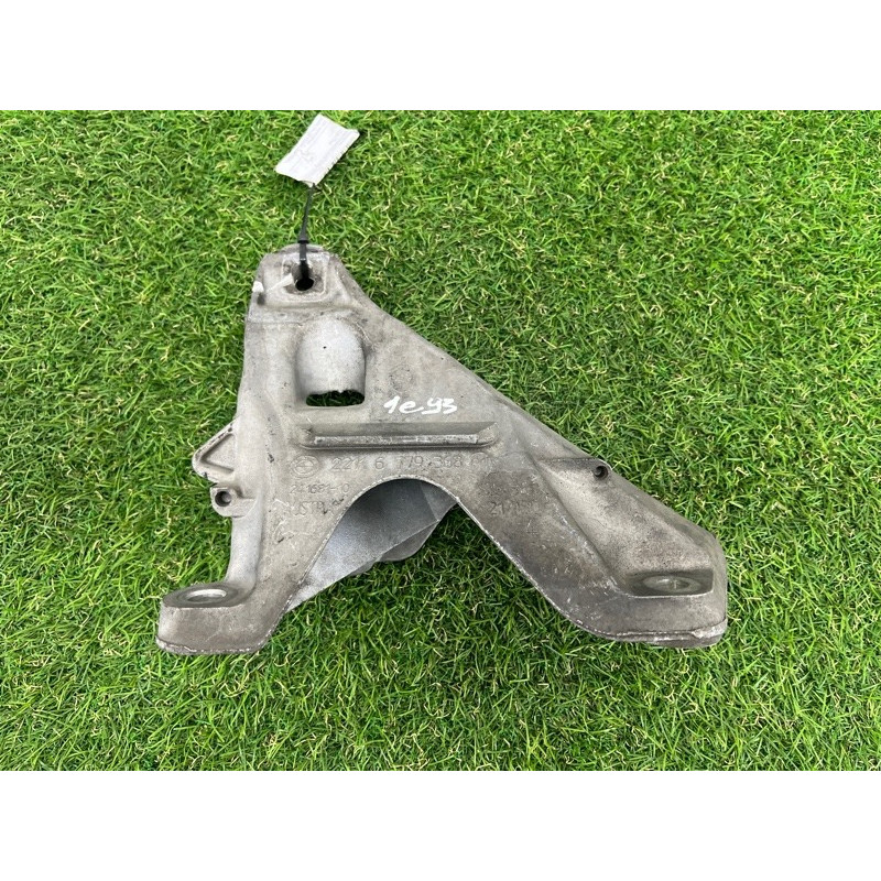 Кріплення подушки двигуна (кронштейни двигуна) BMW 3-series E93 2010 3.0 N52 22116779370