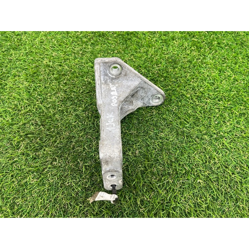 Кронштейн роздатки (трансмісія) Nissan Juke F15 2011 1.6 304411KD0A