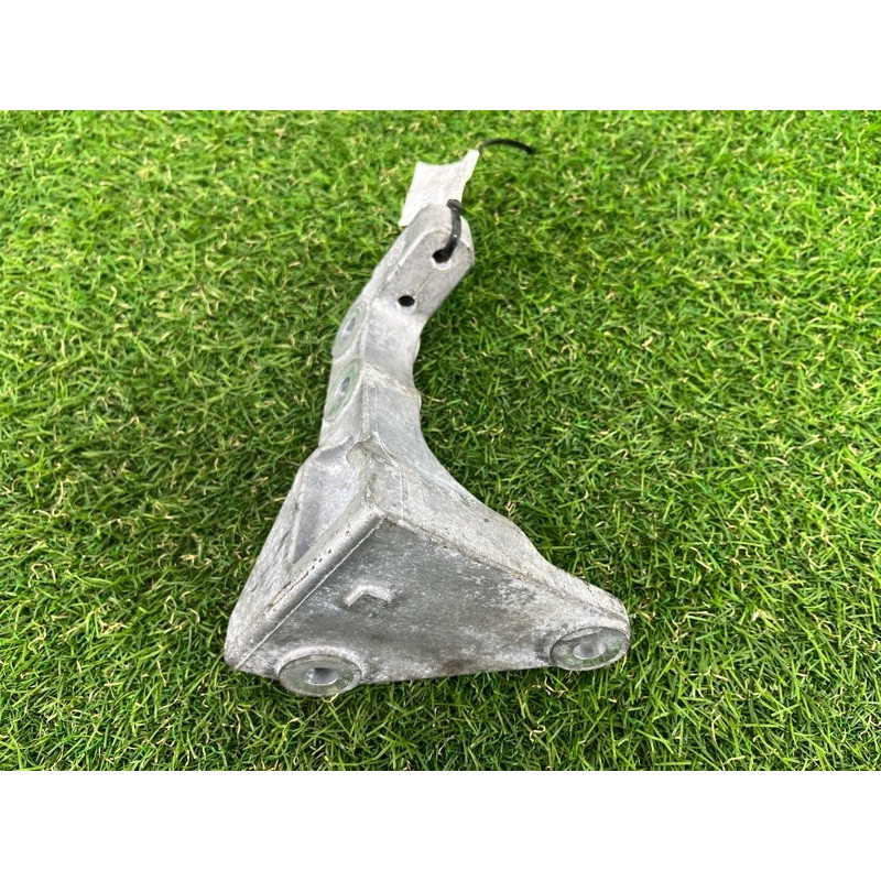 Кронштейн роздатки (трансмісія) Nissan Juke F15 2011 1.6 304411KD0A