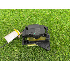 Привод заслонки отопителя