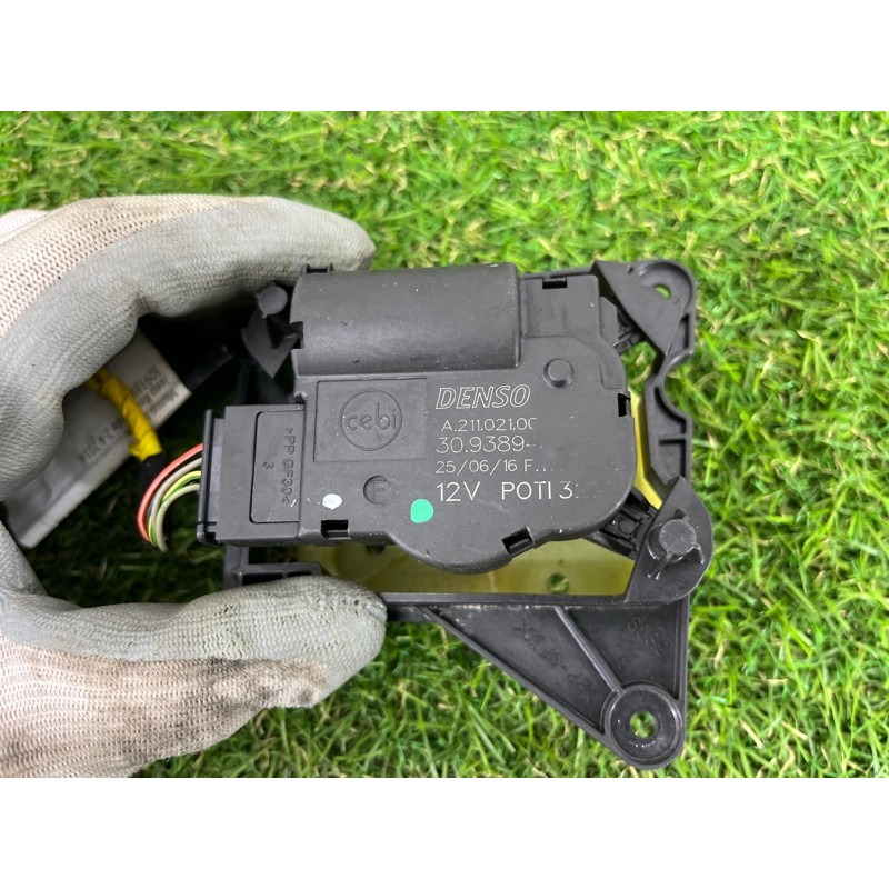 Привод заслонки отопителя (отопление и кондиционирование) Jeep Renegade BU 2016 2.4 68266033AA