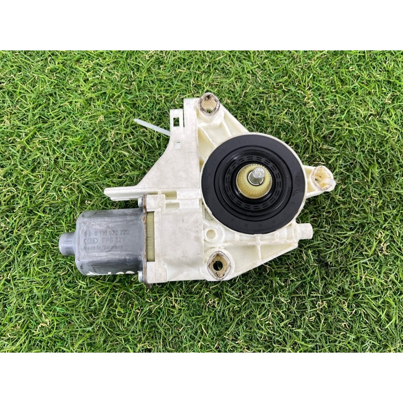 Мотор стеклоподъемника (электрика) Volkswagen Golf 1K 2.5 1k3837402s