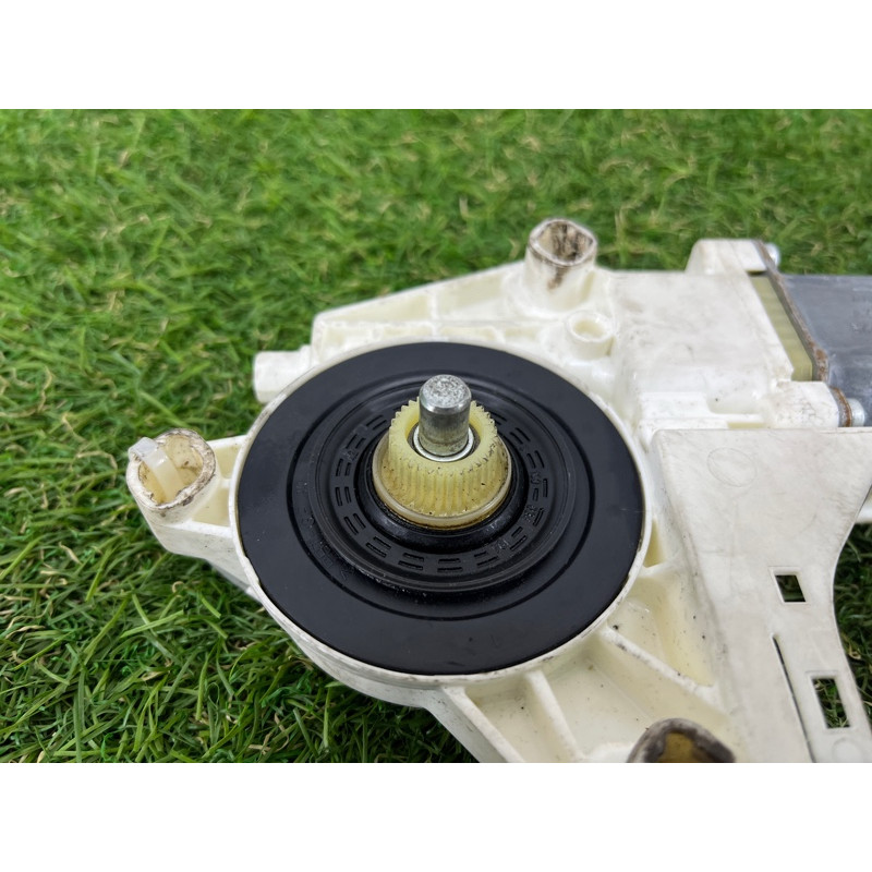 Мотор стеклоподъемника (электрика) Volkswagen Golf 1K 2.5 1k3837402s