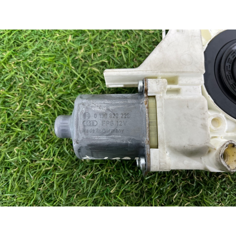 Мотор стеклоподъемника (электрика) Volkswagen Golf 1K 2.5 1k3837402s