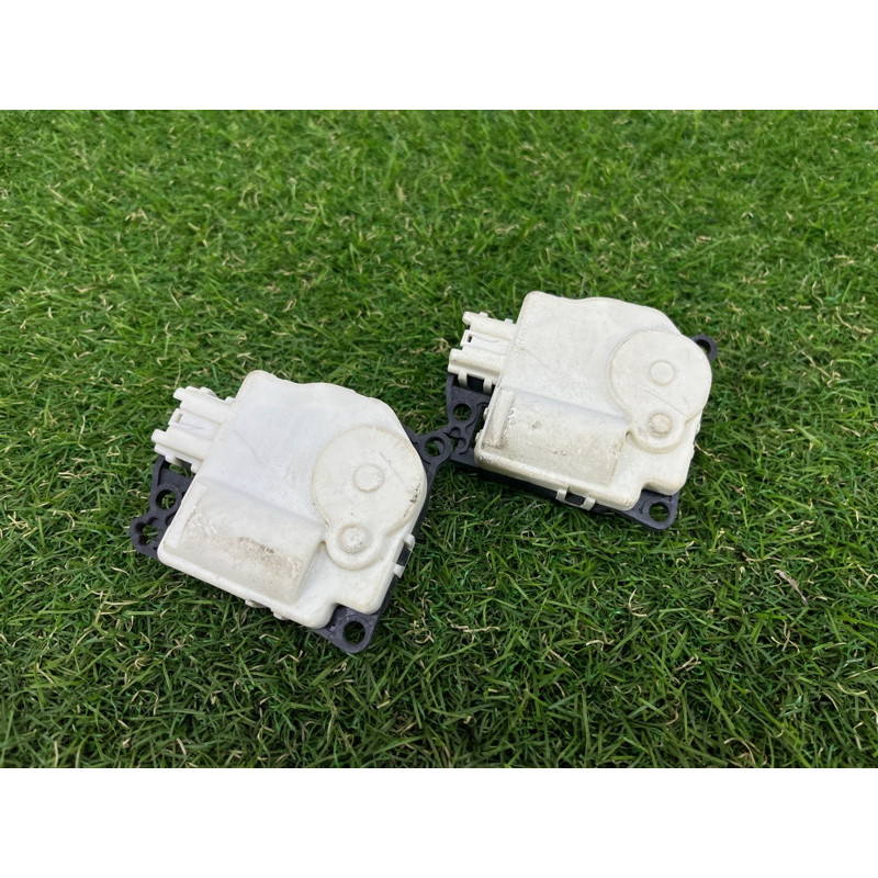 Привод заслонки отопителя (отопление и кондиционирование) Dodge Durango WD 2015 5.7 HEMi 68232703AA