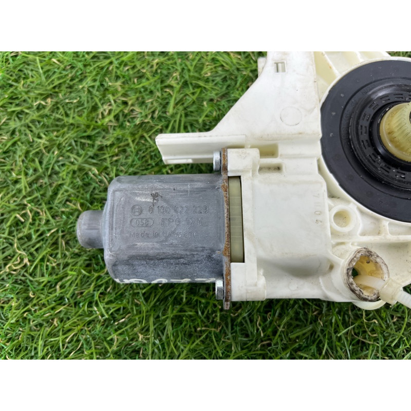 Мотор стеклоподъемника (электрика) Volkswagen Golf 1K 2.5 1k3837401s