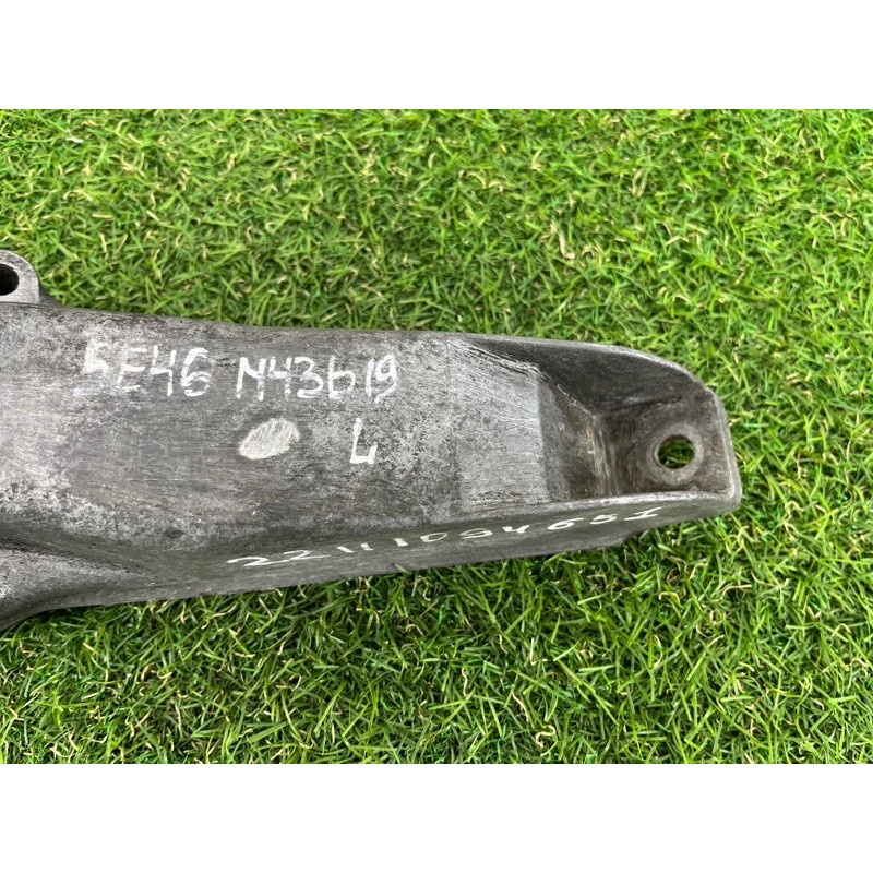 Кронштейн подушки двигателя (кронштейны двигателя) BMW 3-series E46 M43b18 22111094651