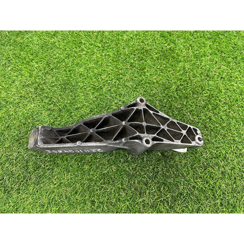 Кронштейн подушки двигателя (кронштейны двигателя) BMW 3-series E46 M43b18 22111094651