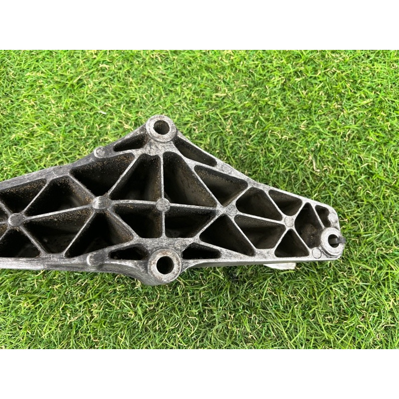 Кронштейн подушки двигателя (кронштейны двигателя) BMW 3-series E46 M43b18 22111094651