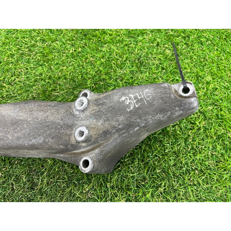 Кронштейн подушки двигателя (кронштейны двигателя) BMW 3-series E46 1998 M43b18 22111094651