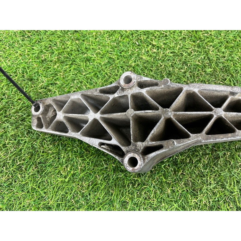 Кронштейн подушки двигателя (кронштейны двигателя) BMW 3-series E46 1998 M43b18 22111094651