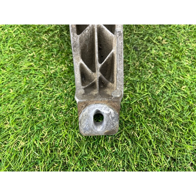 Кронштейн подушки двигателя (кронштейны двигателя) BMW 3-series E46 1998 M43b18 22111094651