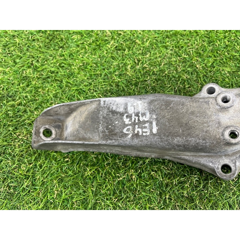 Кронштейн подушки двигателя (кронштейны двигателя) BMW 3-series E46 1999 M43B19 22111094651