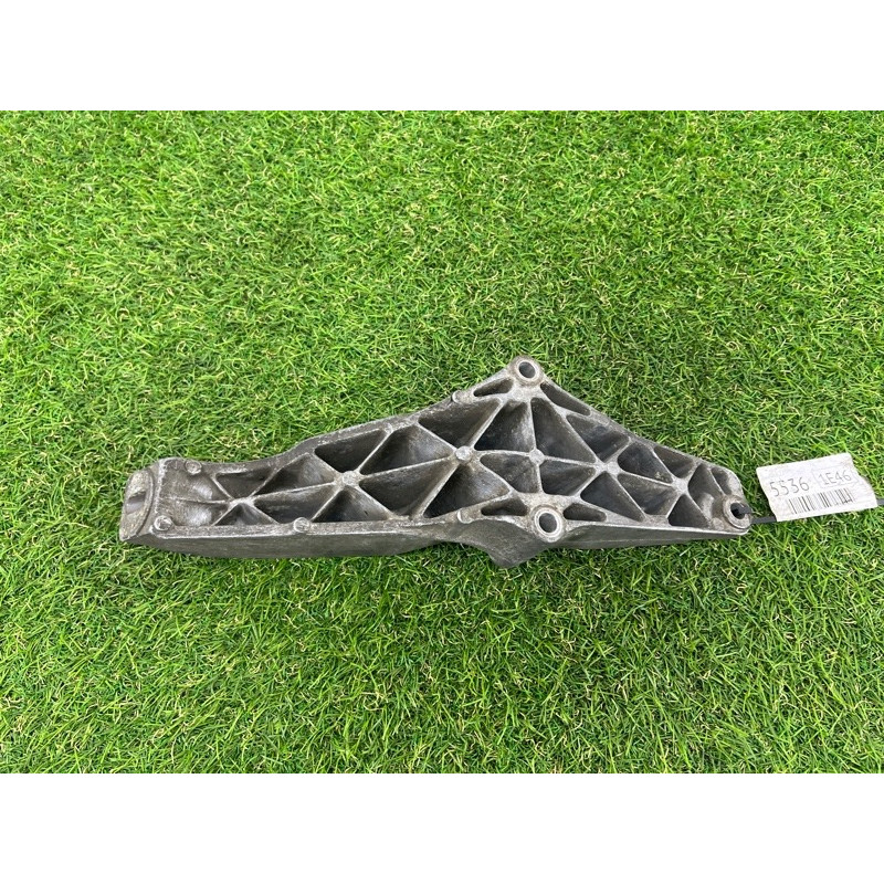 Кронштейн подушки двигателя (кронштейны двигателя) BMW 3-series E46 1999 M43B19 22111094651