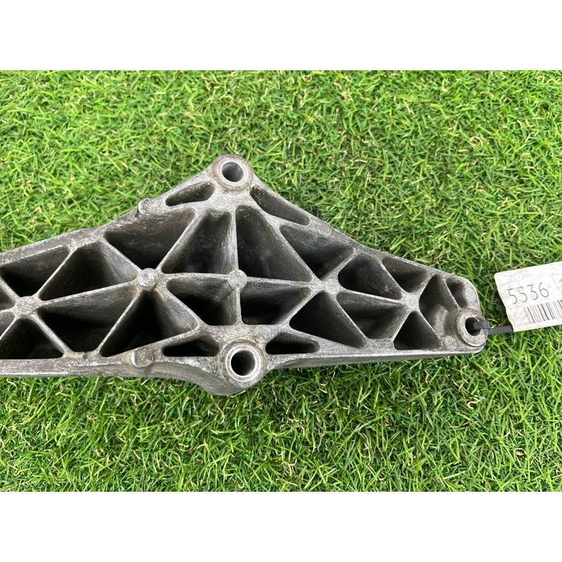 Кронштейн подушки двигателя (кронштейны двигателя) BMW 3-series E46 1999 M43B19 22111094651