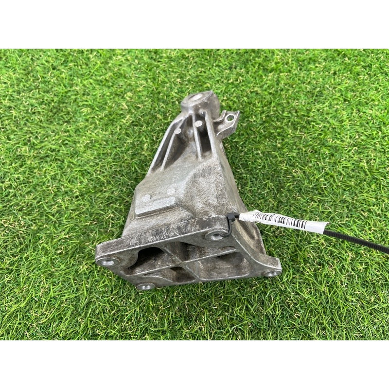 Кронштейн подушки двигателя (кронштейны двигателя) BMW 5-series E39 22116751582