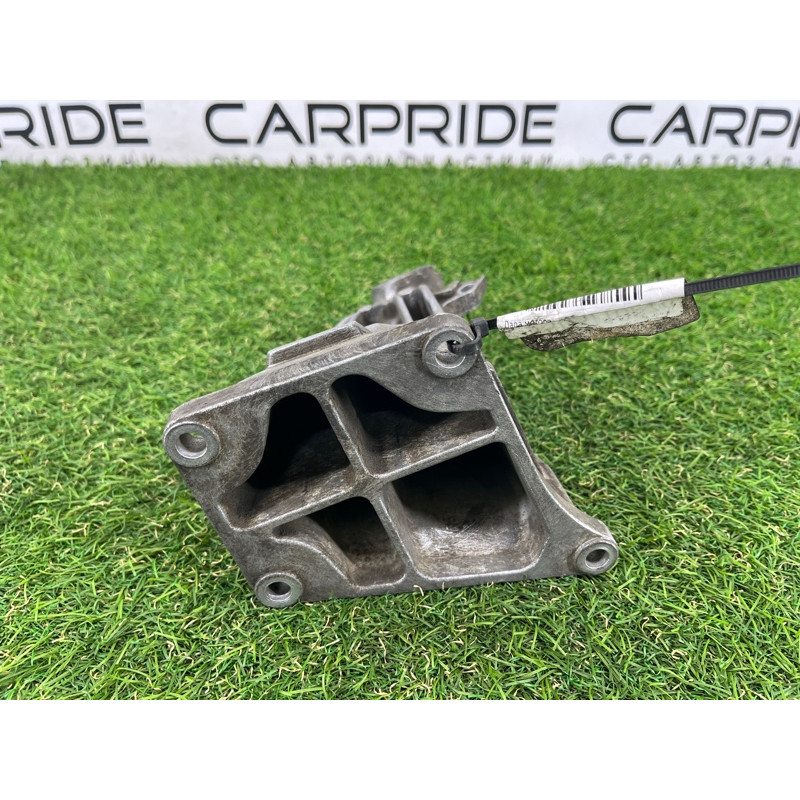 Кронштейн подушки двигателя (кронштейны двигателя) BMW 5-series E39 22116751582