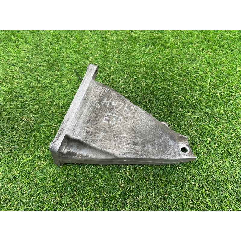 Кронштейн подушки двигателя (кронштейны двигателя) BMW 5-series E39 22116751582