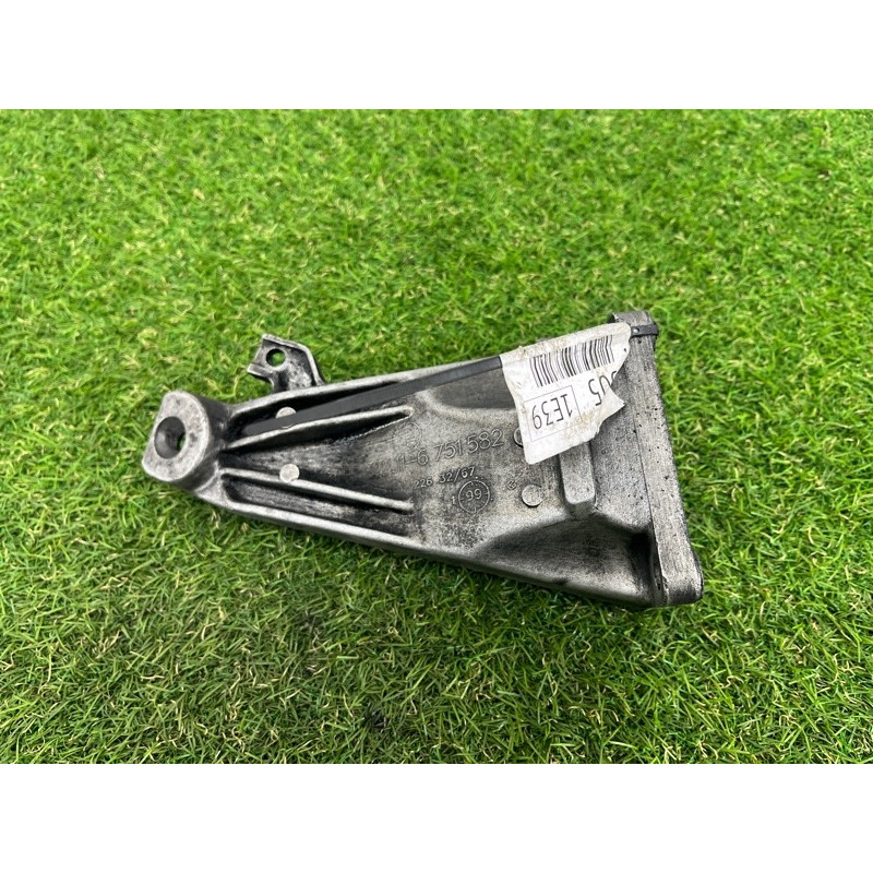 Кронштейн подушки двигателя (кронштейны двигателя) BMW 5-series E39 2001 M47D20 22116751582
