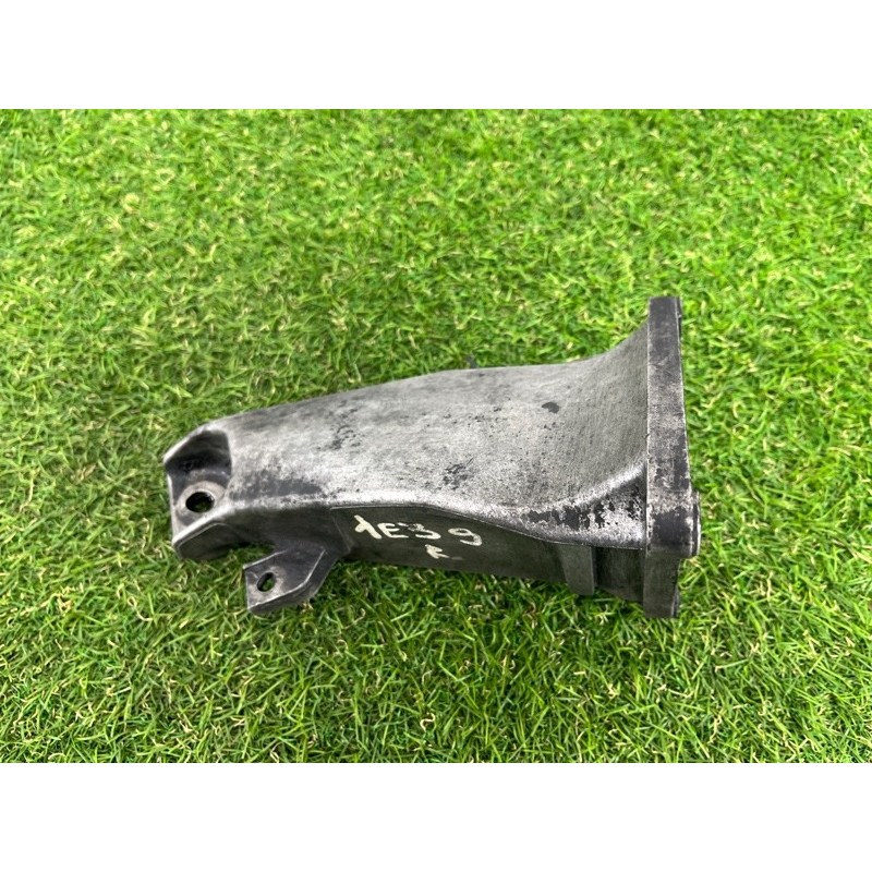 Кронштейн подушки двигателя (кронштейны двигателя) BMW 5-series E39 2001 M47D20 22116751582