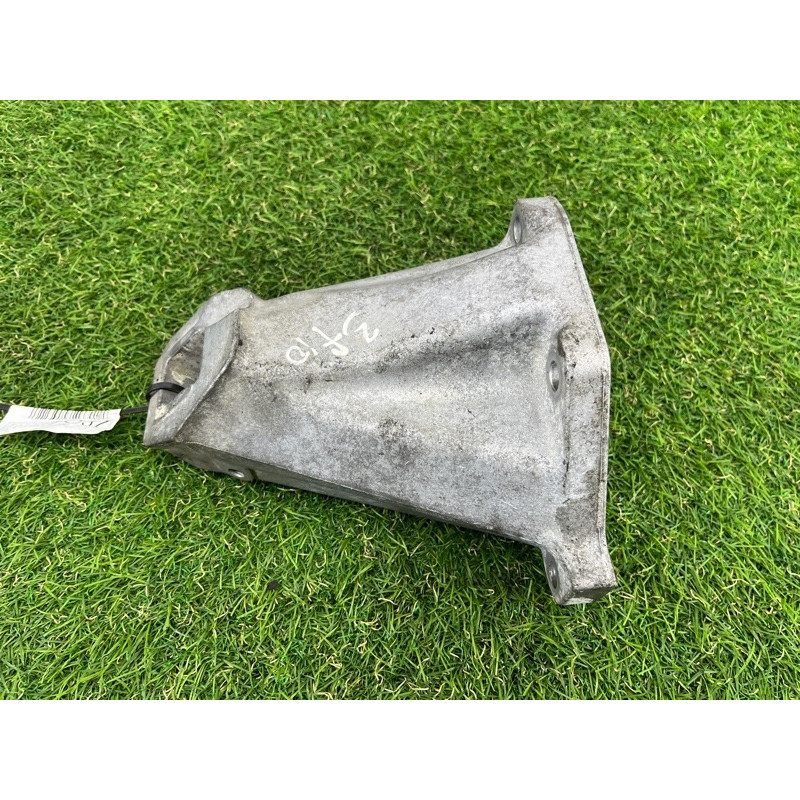 Кронштейн двигателя (кронштейны двигателя) BMW 5-series F10 2011 N63B44 22116777621